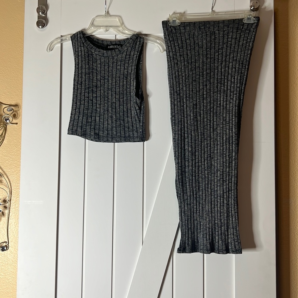Two piece skirt set